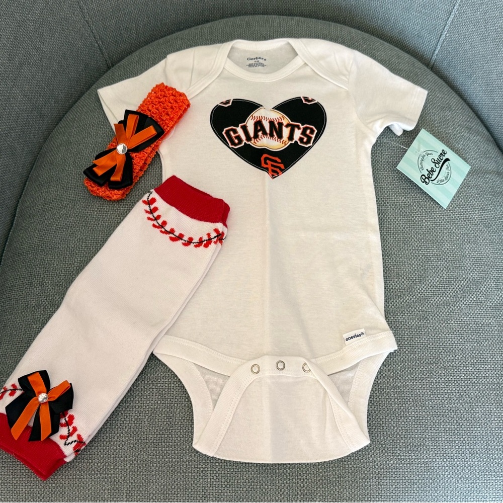 San Francisco Giants NWT outfit (18mo)
